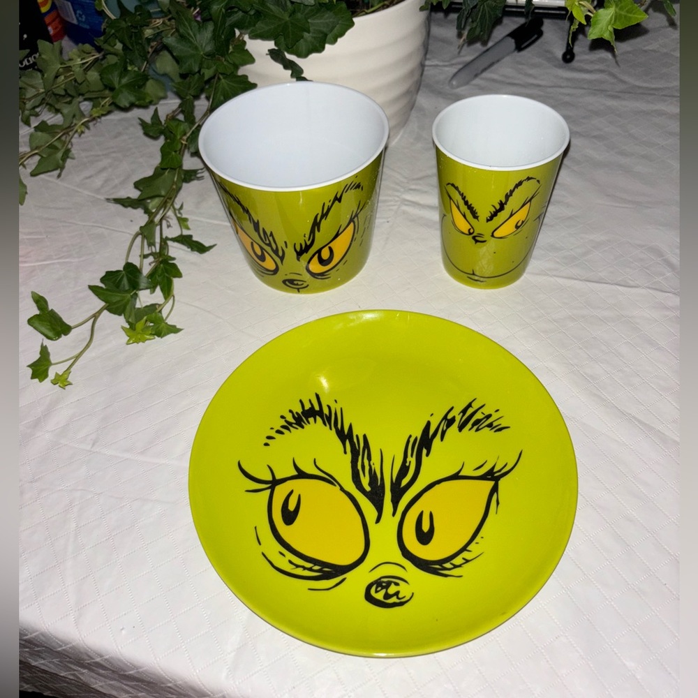 Grinch Tableware Set. - Picture 9 of 12